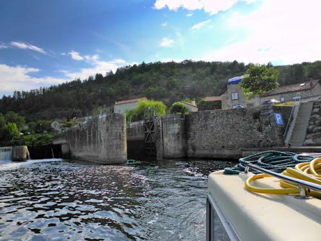 Ecluse de Cessac - Croisière sur la rivière du Lot (Cahors--Caix), France