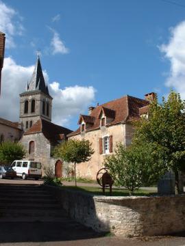 Place de l'Eglise à Espédaillac