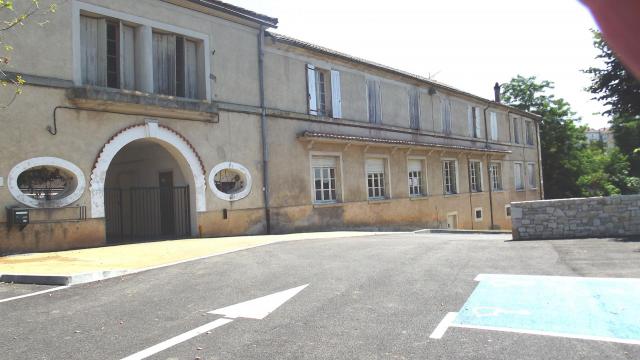 Ancienne école de garçons, maintenant Médiathèque et locaux associatifs