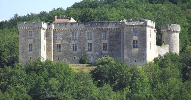 date du XIIIe siècle mais agrandi et fortifié au XVIIe