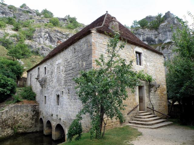 Calès, commune du département du Lot (région Midi-Pyrénées, France). Moulin à eau de Cougnaguet (ou de Cognaguet ― selon la Base Mérimée ―…