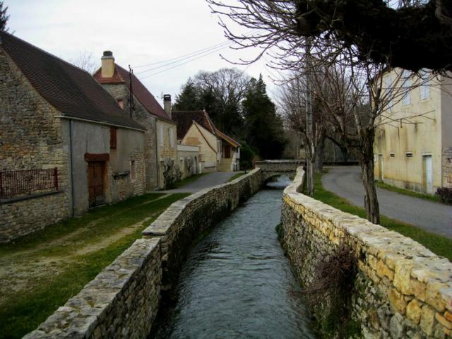 Ruisseau Le Foulon à Vaillac dans le Lot en France.