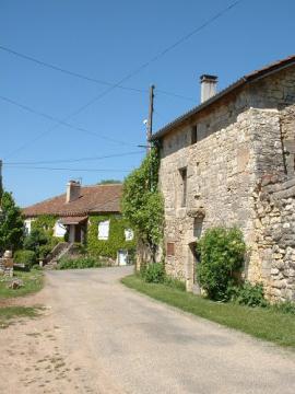 Vieille demeure à Cours (bourg)