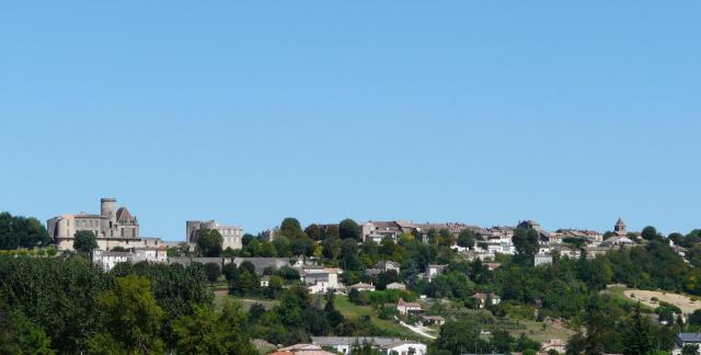 Duras (vue prise depuis le sud-ouest), Lot-et-Garonne, France