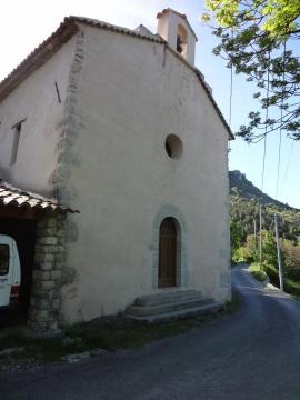 Ce fichier a été téléversé avec Commonist. façade de Notre-Dame-de-la-Roche