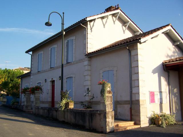 Mairie de Esclottes (Lot-et-Garonne, France)