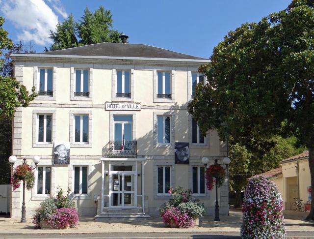 Lavardac - Mairie