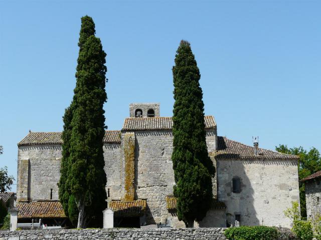 Le côté sud de l'église Saint-Étienne de Fontarède, Moncaut, Lot-et-Garonne, France.