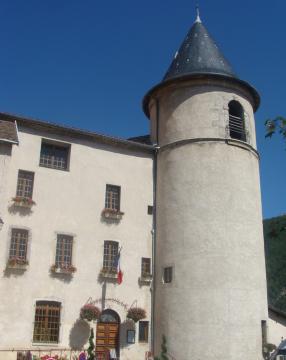 L'hôtel de ville de Veynes et sa tour.