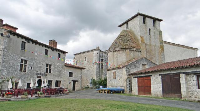 Château de Frespech et église
