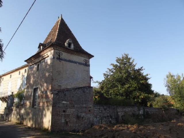 Clairac- Demeure et pigeonnier de type quercynois près du centre