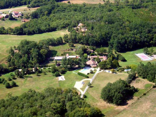 Domaine de Gavaudun by air