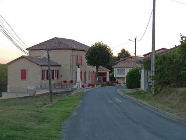 Main road through Segalas