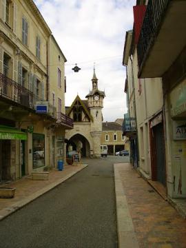Castillonnès- Halle et Grand'Rue