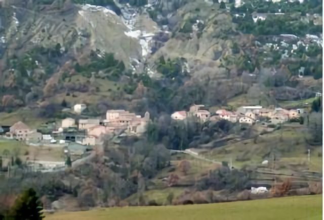 Barcillonnette_le_Village_NB