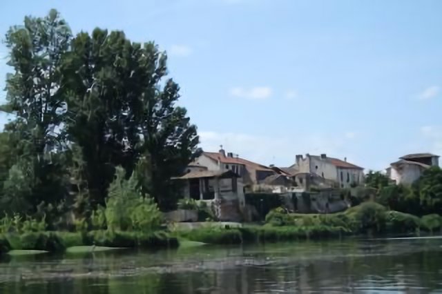 Granges-sur-lot, from river, Gironde