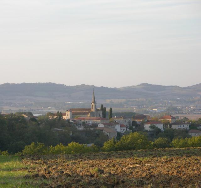 Panorama de Galapian, depuis le plateau de Crabé, au sud du village.