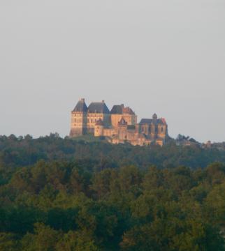 Château de Biron au couchant