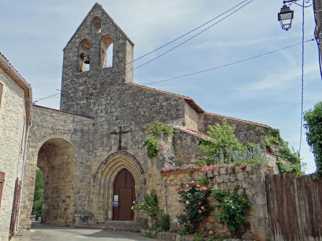 Mongaillard - Église Saint-Étienne - L'église près d'une porte du castrum