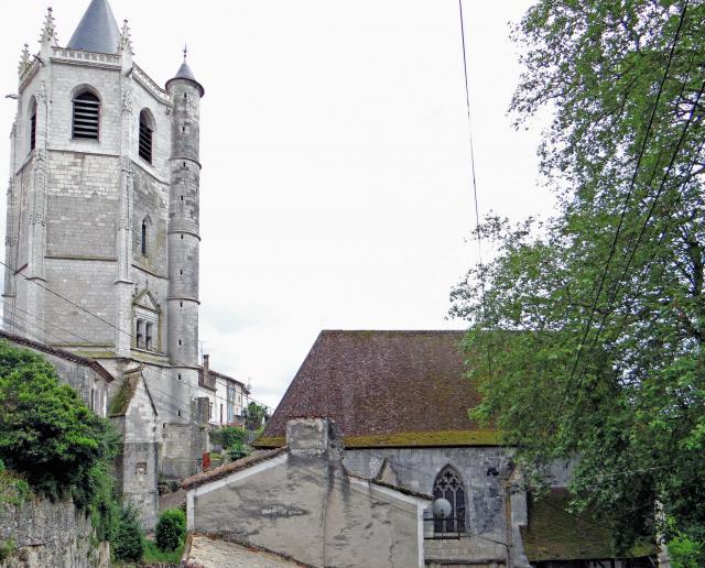 Hautefage-la-Tour - La tour et l'église Notre-Dame