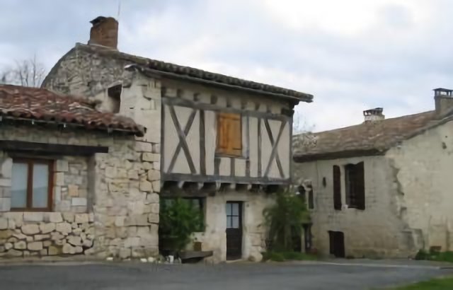 Frespech, maison à encorbellement