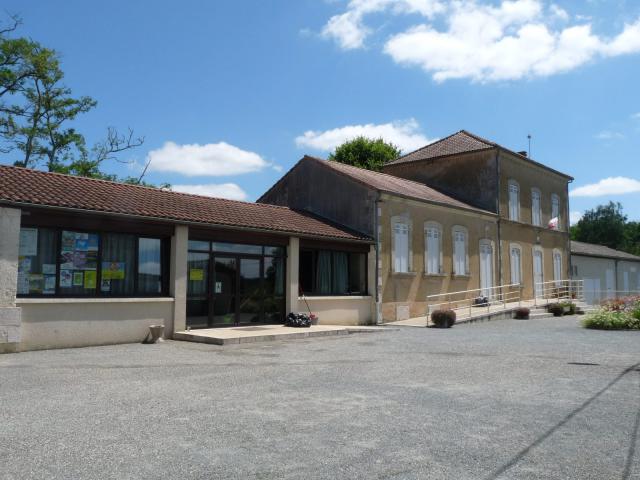 Mairie et salle communale de Caubeyres, Lot-et-Garonne, France