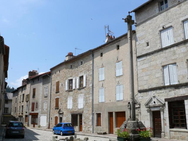 Le Malzieu-Ville - Place du Marché