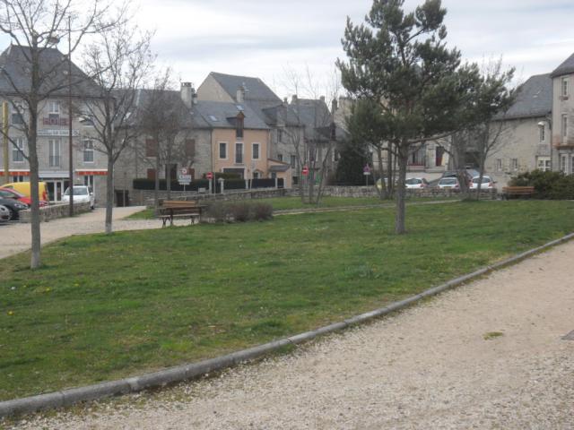 Place du Foirail - Saint-Chély-d'Apcher (partie nord)