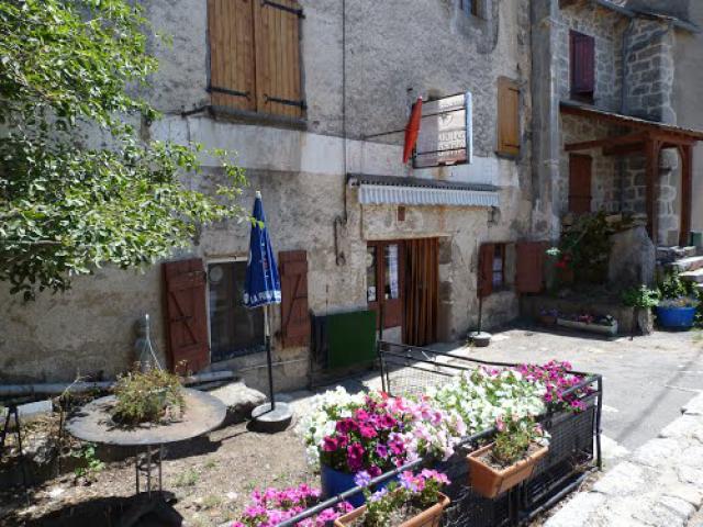 Café tabac à l'ancienne.
