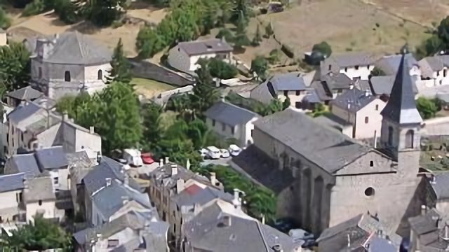 Rotonde et eglise de Meyrueis