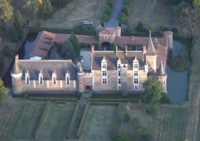 Chateau de la Colaissière vue en montgolfière