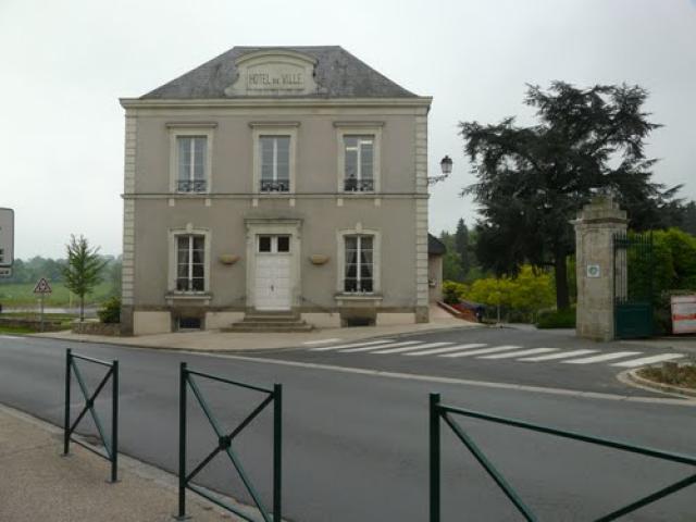 Maulévrier, façade nord-ouest de la mairie