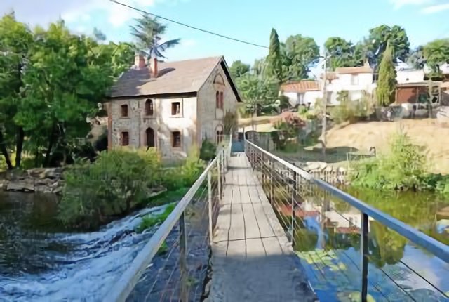 Passerelle sur la Moine