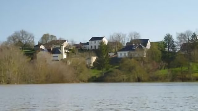 Vue du côteau de Seiches depuis des prés inondés de Montreuil sur Loir , crue du loir 16/02/2014