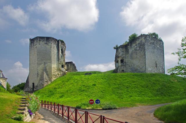 Château comtal en ruines des Roger de Beaufort et de Jeanne de Laval