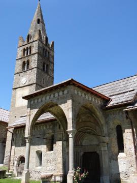 Les Vigneaux - Église Saint-Laurent - Le porche et le clocher