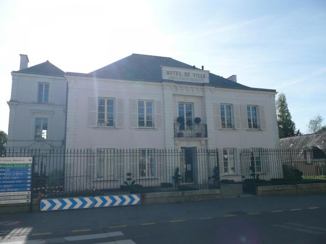 Mairie de Pouancé, localisée dans un ancien hôtel particulier du XIXe siècle, dans lequel Yves Robert passa une partie de son enfance.