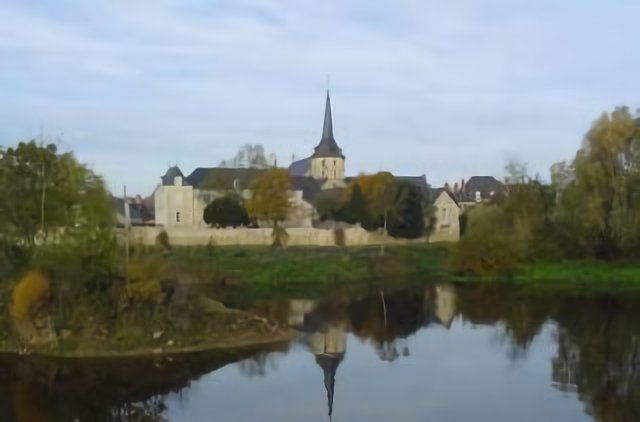 Cheffes : Mairie et Clocher