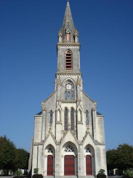 Eglise de Saint-Sylvain d'Anjou dans le Maine et Loire, France