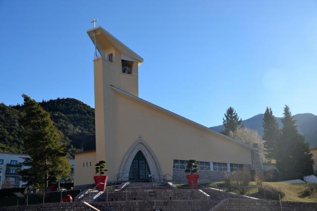 L'église de Savines-le-Lac (Hautes-Alpes). Vue extérieure.