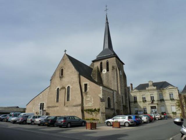 Place de l'église, et l'ancienne Mairie