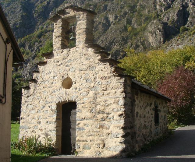 La chapelle Saint-Sébastien du hameau de la Loubière en Valgaudemar (Note : faute d'orthographe dans la dénomination du cliché).