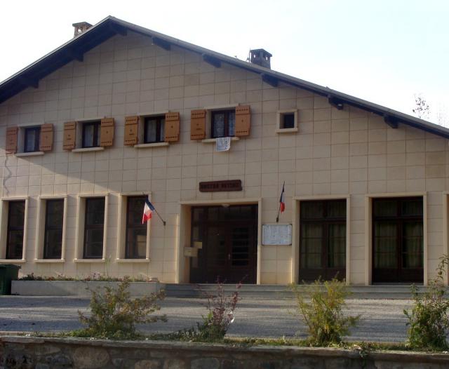 La nouvelle mairie de Saint-Jacques-en-Valgodemard (Hautes-Alpes), en occitan nord-alpin "Nostra Meïsou".