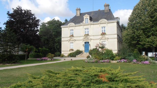 La mairie du Plessis-Grammoire (Maine-et-Loire, France).