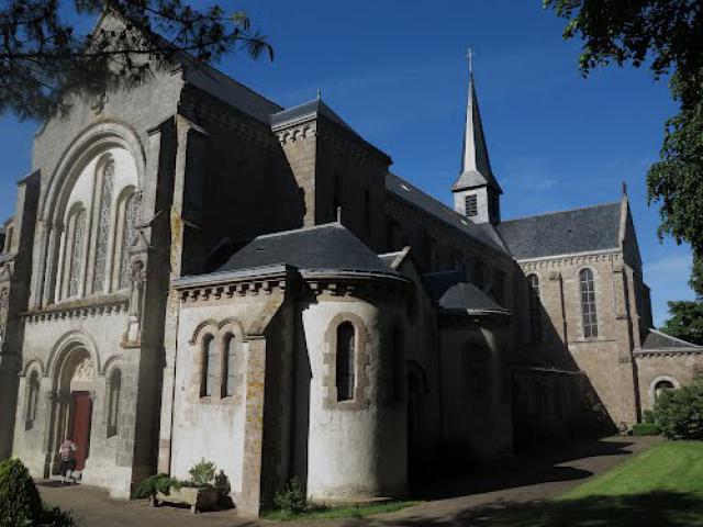 L'abbaye N-D de Bellefontaine.