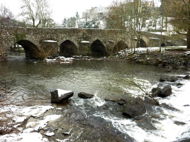 Le pont de Bohardy sur l'Èvre à Montrevault, Maine-et-Loire (49)