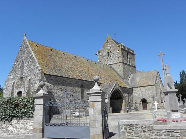 Vue méridionale de l'église Notre-Dame de Genêts (50).