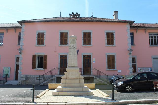 Mairie de Corveissiat.