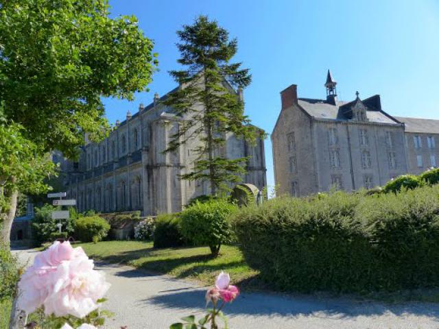 Montebourg - L'abbaye et bâtiments du collège