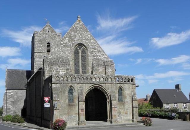 Façade occidentale de l'église Saint-Quentin à Saint-Quentin-sur-le-Homme (50).